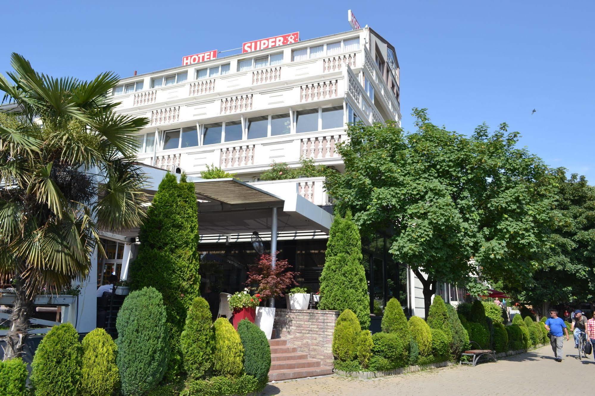 Hotel Super 8 Skopje Luaran gambar
